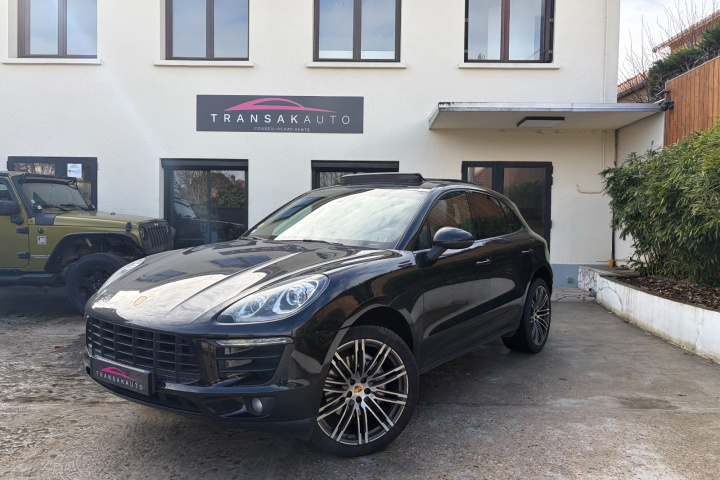 PORSCHE MACAN