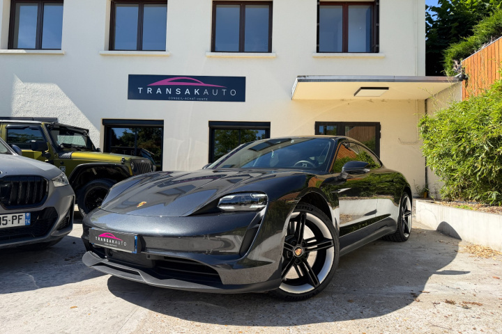 PORSCHE TAYCAN
